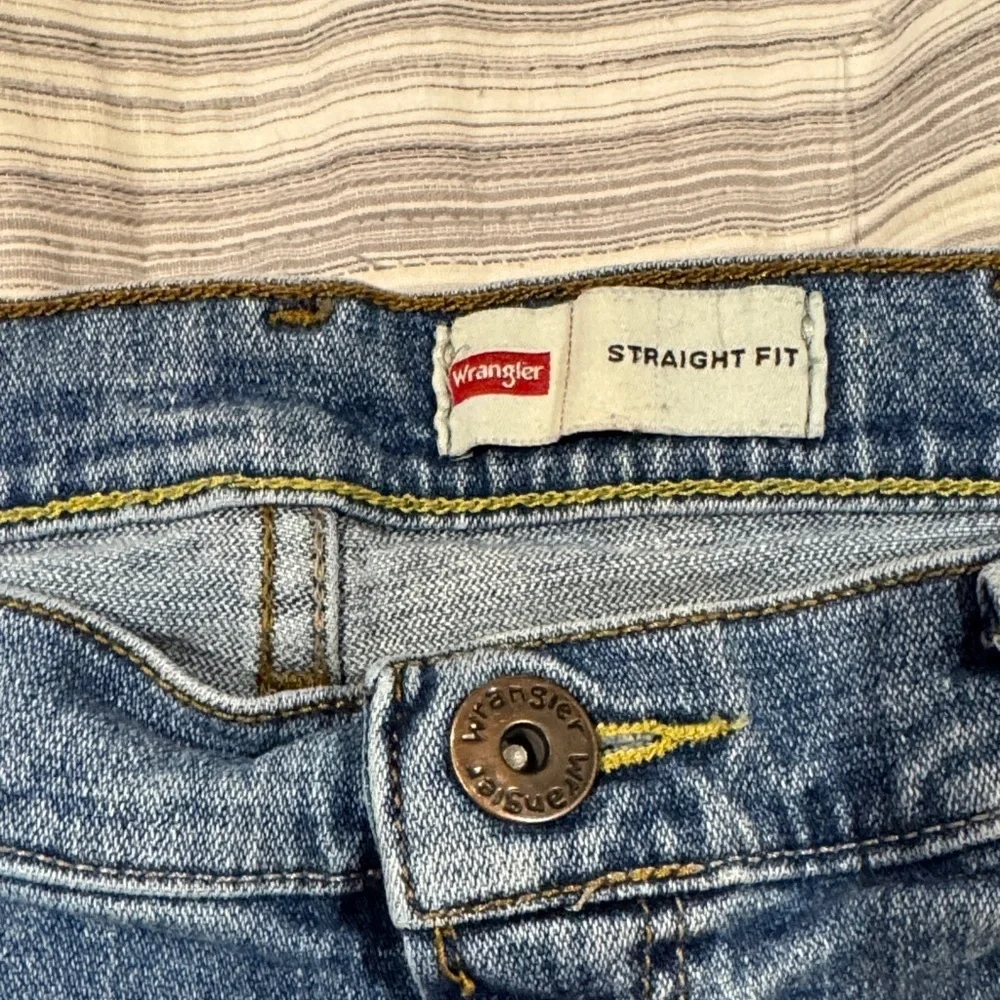 Wrangler Men's Classic Blue Relaxed Jeans